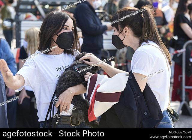 Italian singer-songwriter Paola Turci and TV presenter Victoria Cabello at the Tempo Scaduto demonstration, organized by the Sentinelli of Milan at the Arco...