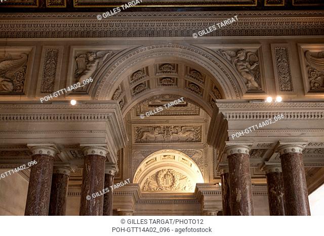 Paris, musée du Louvre, Denon wing, Percier et Fontaine room, remaining columns from the former stairs ofsigned by Percier et Fontaine, Photo Gilles Targat