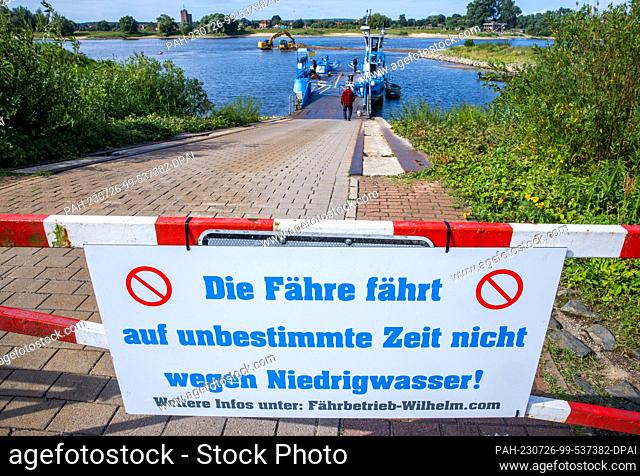 26 July 2023, Lower Saxony, Neu Bleckede: A sign informs about the discontinued ferry service across the Elbe. A sandbank is currently being dredged away from...