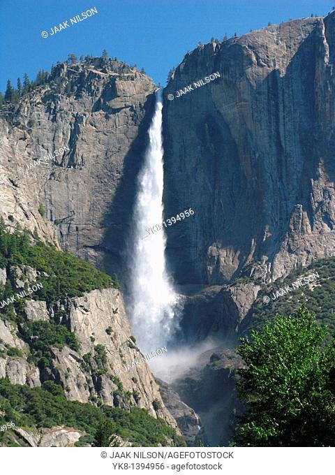 Upper Yosemite Waterfall, Yosemite Nat`l Park, Sierra Nevada Mountains, California, USA