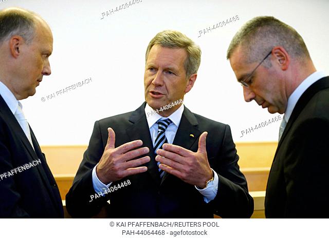 Former German President Christian Wulff talks to his lawyers Michel Nagel (L) and Bernd Muessig (R) at the regional court in Hanover, Germany, 14 November 2013