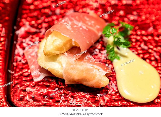 Arranged small ball: Deep fried European pear tempura with Prosciutto parma ham