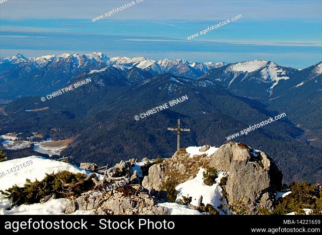 Winter hike to the Signalkopf (1895 meters) with a view of the summit cross, Europe, Germany, Bavaria, Upper Bavaria, Isar Valley, Krün