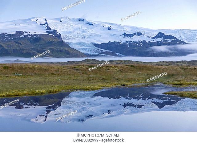 Joekulsarlon glacial lake and Vatnajoekull glacier, Iceland, Austurland, Knappavellir