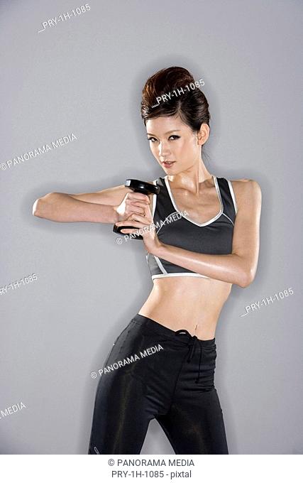 a woman lifting dumbbell