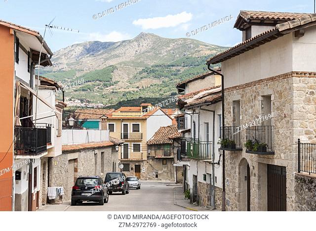Calle típica de Mombeltrán. Barranco de las cinco villas. Valle del Tiétar. Provincia de Ávila, Castile-Leon, Spain