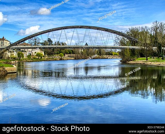Castelmoron Bridge, Lot River, Castelmoron-sur-Lot, Lot-et-Garonne Department, Department, Nouvelle-Aquitaine, France