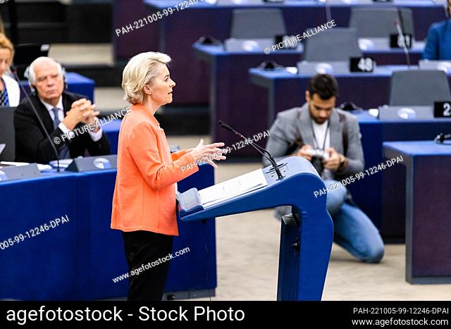 05 October 2022, France, Straßburg: Ursula von der Leyen, President of the European Commission, stands in the European Parliament building and speaks
