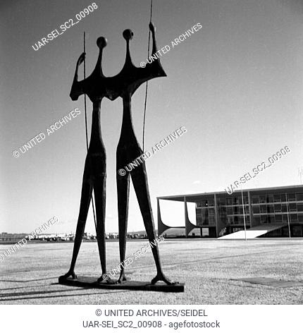 Praca do Tres Poderes in Brasilia, Brasilien 1960er Jahre. Praca do Tres Poderes in Brasilia, Brasil 1960s