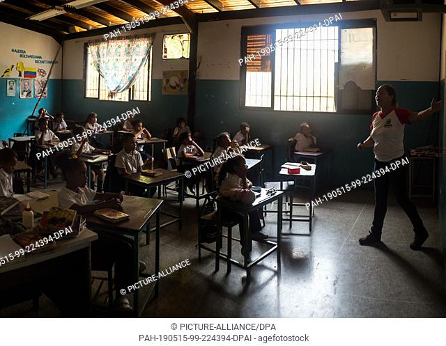 dpatop - 14 May 2019, Venezuela, Caracas: A teacher teaches in the dark due to a power failure. ""Since we currently have no electricity