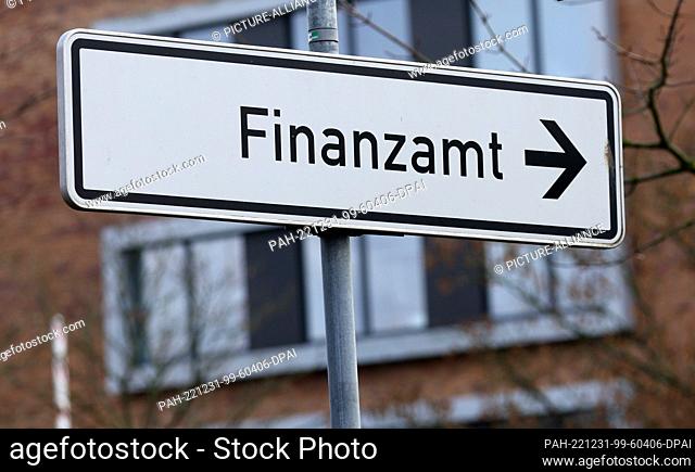 PRODUCTION - 20 December 2022, Mecklenburg-Western Pomerania, Rostock: A sign points the way to the Rostock tax office. Tax offices in Mecklenburg-Western...