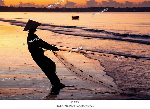 Asia, Vietnam, Mui Ne, Mui Ne Beach, Fishing, Fish, Fisherman, Fishermen, Fisherwoman, Fishing Nets, Woman, Asian Woman, Vietnamese, Woman, Woman Working