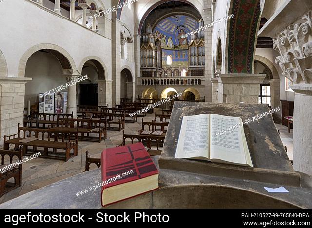 22 May 2021, Saxony-Anhalt, Gernrode: Hymnals lie on the pulpit of the collegiate church of St. Cyriakus in Gernrode. The church is one of the most important...