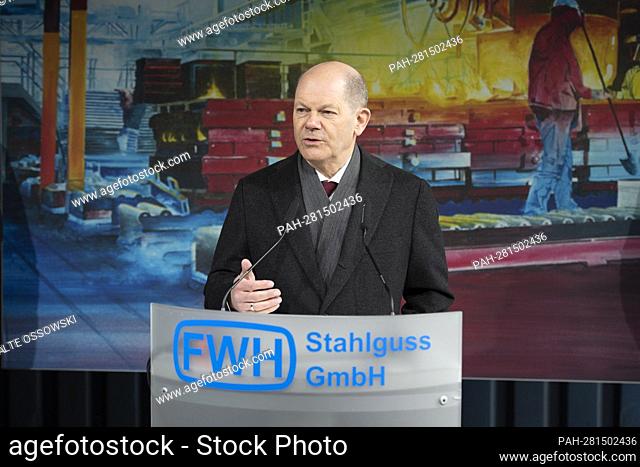 Federal Chancellor Olaf SCHOLZ, SPD, gives a statement, portrait, portrait, cropped single image, single motif, visit of Federal Chancellor Olaf Scholz at FWH...