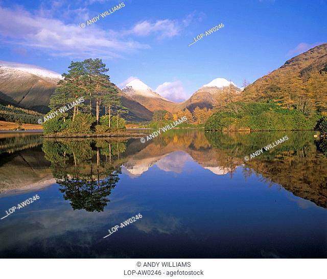 Scotland, Highland, Glen Etive, Autumnal scene at Glen Etive