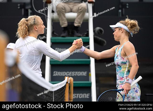 25 June 2021, Hessen, Bad Homburg: Tennis: WTA Tour, Singles, Women, Quarterfinals, Bad Homburg Open. Siegemund - Siniakova