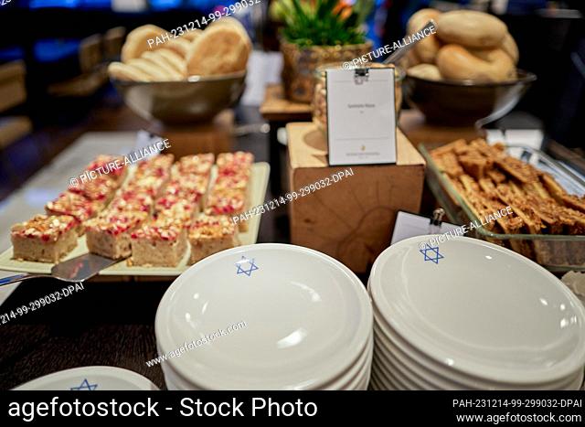 14 December 2023, Berlin: Dishes with the Star of David can be seen on a buffet at the Jewish Community Day 2023 at the Intercontinental Hotel