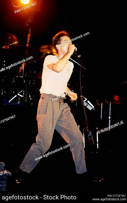 Jim Kerr from Simple Minds live at the Lyceum. London, 07.12.1982 | usage worldwide. - London/London/Grossbritannien
