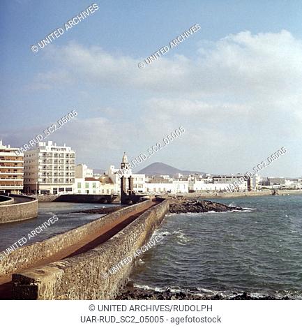 Blick auf das Hotel Miramar in Arrecife auf der Kanarischen Insel Lanzarote, Spanien 1980er Jahre. View to the Hotel Miramar in Arrecife