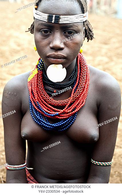 Girl belonging to the Dhasanech tribe. Omo valley ( Ethiopia)