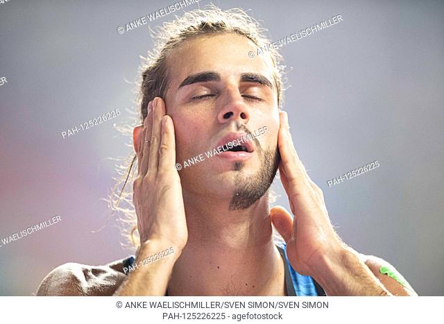 Gianmarco TAMBERI (ITA / 8th place), has shaved only half of his face, beard, gesture, gesture, men's final high jump, on 04.10