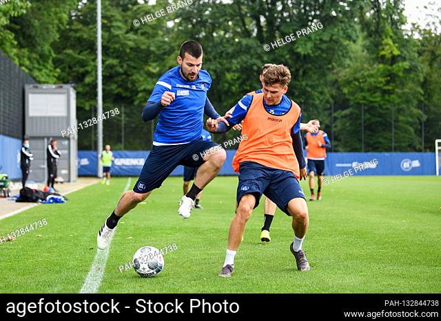 Jerome Gondorf (KSC) in duels with Janis Hanek (KSC). GES / Football / 2nd Bundesliga: Karlsruher SC - Training, 04.06.2020 Football / Soccer: 2nd Bundesliga:...