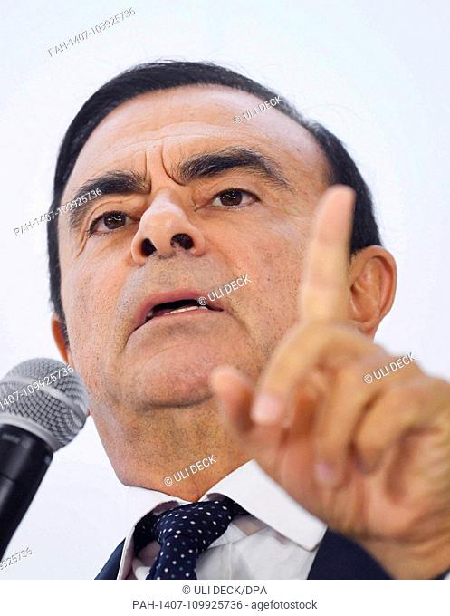 03 October 2018, France, Paris: Carlos Ghosn, CEO of Renault-Nissan-Mitsubishi, answers questions about the Alliance of Daimler and Renault-Nissan-Mitsubishi at...