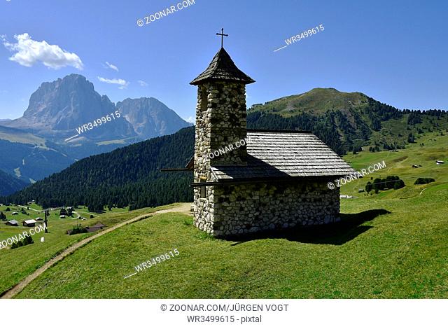 Fermeda Kapelle; Aschgler Alm; Mastle; Langkofelblick; Naturpark Puez-Geisler; Groednertal; Dolomiten; Dolomite Alps; South Tyrol; Italy