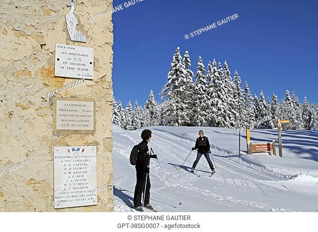 CROSS-COUNTRY SKIERS, COMMEMORATIVE PLAQUES IN MEMORY OF THE RESISTANCE FIGHTERS OF THE VERCORS, AUTRANS, VERCORS PLATEAU, VERCORS REGIONAL NATURE PARK