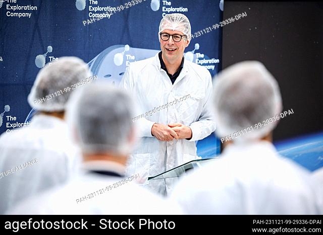 20 November 2023, Bavaria, Planegg: Markus Blume (CSU), Minister of Science of Bavaria, speaks at a press event in the integration hall of the European...