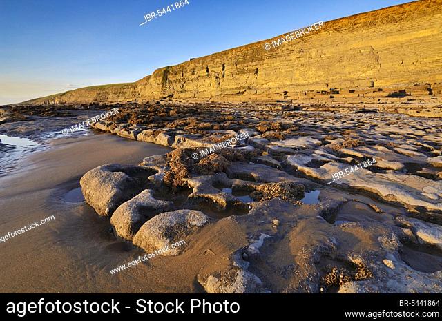 Dunraven Bay in the winter sun at Southerndown on the Glamorgan Heritage Coast, Wales, UK