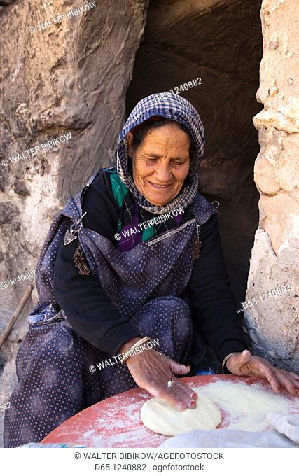 Tunisia, Ksour Area, Metameur, older Tunisian woman, R, MR-TUN-10-006