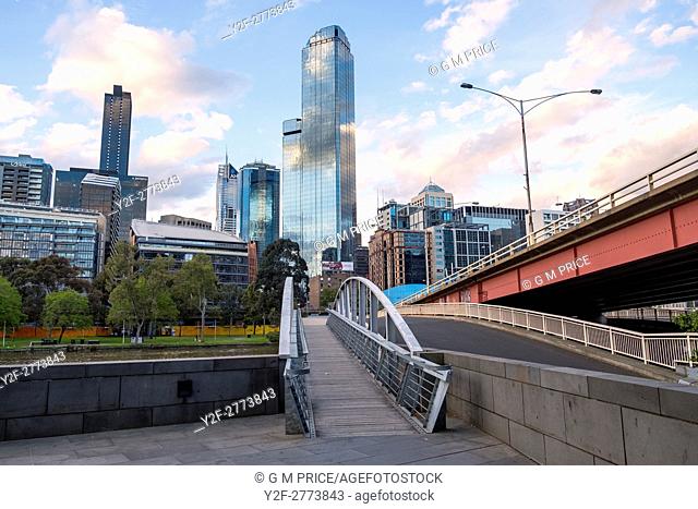 pedestrian bridge and Kings Bridge, with Melbourne city skyline