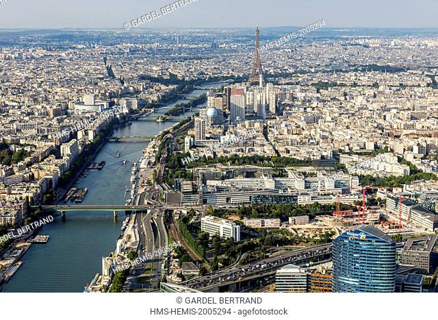 France, Paris, general view of the 15th arrodissement the Parc André Citroen (aerial view)