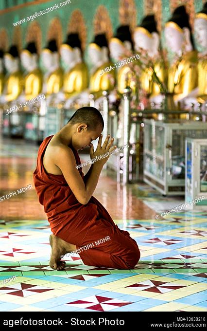 Myanmar, the Umin Thounzeh Pagoda, monk, praying, profile