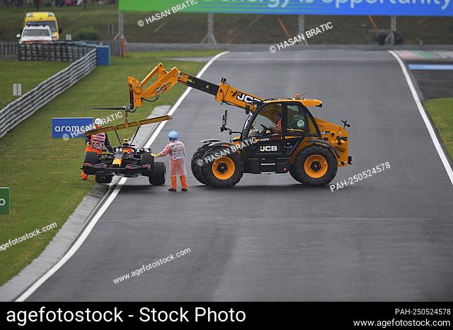 08/01/2021, Hungaroring, Budapest, Formula 1 Grand Prix Grosser Preis von Ungarn 2021, in the picture Sergio Perez's defective car (MEX # 11)