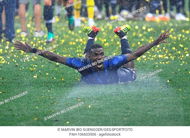 jubilation about the World Cup victory: Paul Pogba (France) slips over the wet pitch. GES / Football / World Championship 2018 Russia, Final: France- Croatia