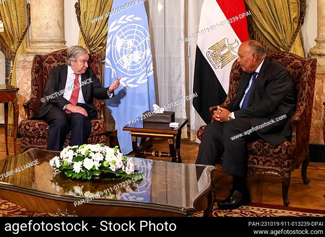 19 October 2023, Egypt, Cairo: Egyptian Minister of Foreign Affairs Sameh Shoukry (R) meets with UN Secretary-General Antonio Guterres at Tahrir Palace