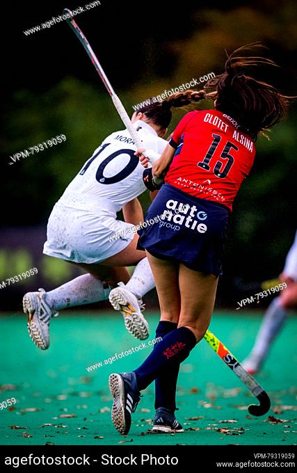 Racing's Guadalupe Moras and Dragons' Carlota Clotel Alsina fight for the ball during a hockey game between KHC Dragons and Royal Racing club de Bruxelles