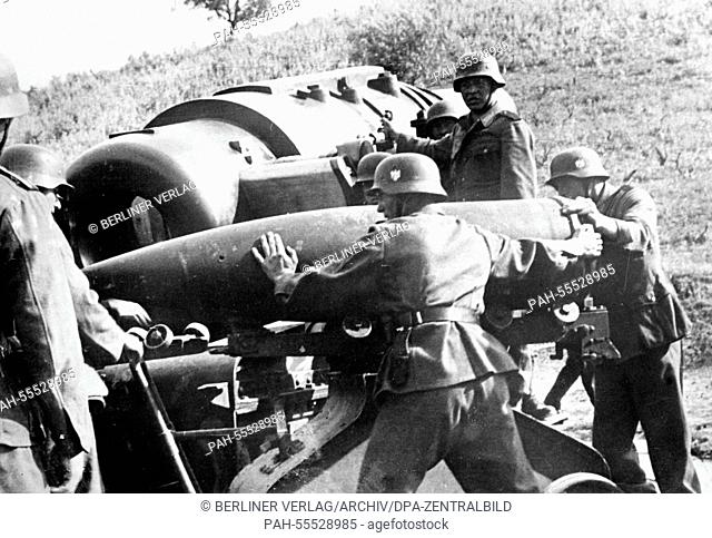 The Nazi propaganda picture shows members of the German Wehrmacht loading a gun. Location and date taken unknown (probably in Crimea around 1941/1942)