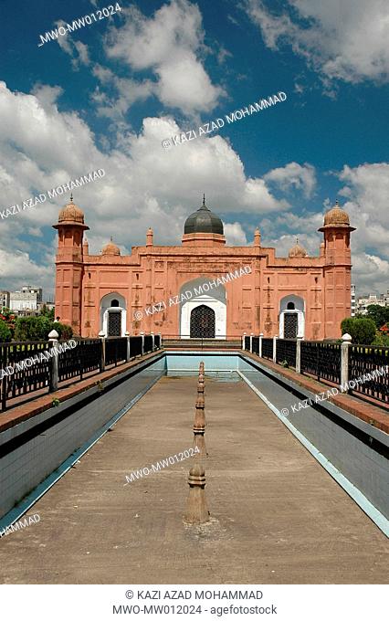 The tomb of Pari Bibi in Lalbagh fort or Lalbagh Kella, an incomplete palace fortress in Lalbagh, Dhaka, built by the Mughals in the late 16th century...