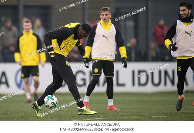 23 March 2018, Germany, Dortmund: Olympia gold medallist and World Champion Usain Bolt (R) participates in a training session of German soccer team Borussia...
