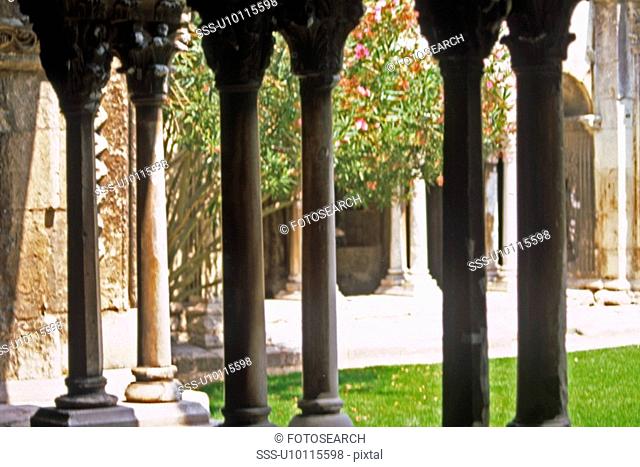 Arles - cloister of Eglise de Trophime