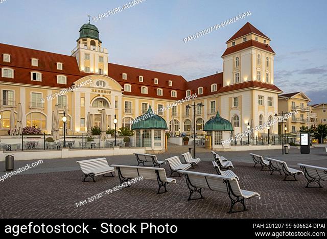 05 August 2020, Mecklenburg-Western Pomerania, Binz: The Kurhaus in Binz is brightly illuminated shortly before sunrise. Photo: Stephan...