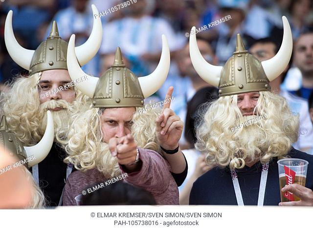 Icelandic Fans with Viking Helmets, Fan, Fans, Spectators, Supporters, Supporters, Landscape, Argentina (ARG) - Iceland (ISL) 1: 1, Preliminary Round, Group D