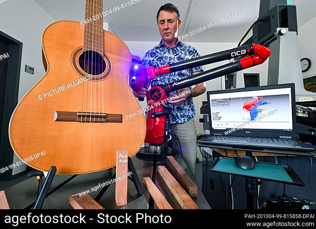 17 September 2020, Saxony, Zwota: Using a 3D laser, Christian Gütter from the Institute for Musical Instrument Making scans a thermowood guitar in the...
