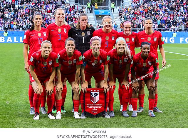(190612) -- REIMS (FRANCE), June 12, 2019 (Xinhua) -- Players of the United States pose for group photos before the Group F match between the United States and...