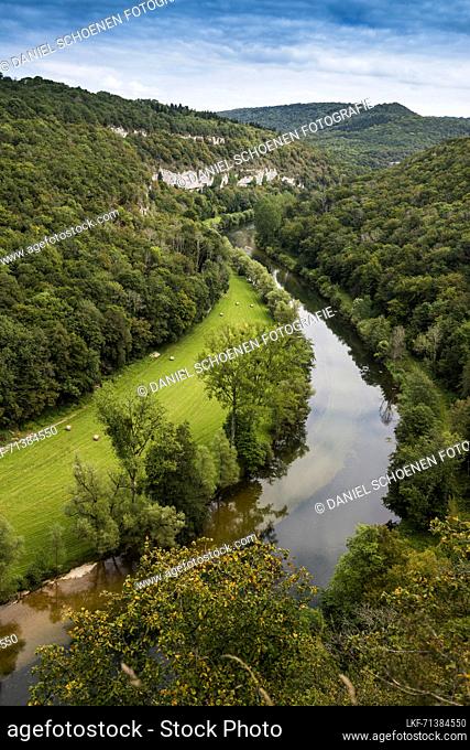 idyllic river and gorge, Loue, near ClÃ©ron, Doubs department, Bourgogne-Franche-ComtÃ©, Jura, France