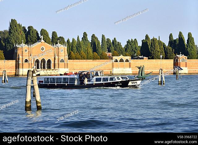 Italy, Unesco World Heritage Site, Venice, Vaporetto cruising along San Michele island