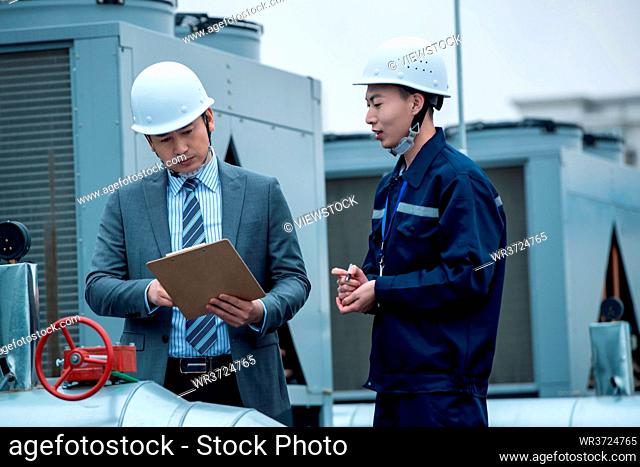 Technical personnel with leadership in the factory inspection pipeline